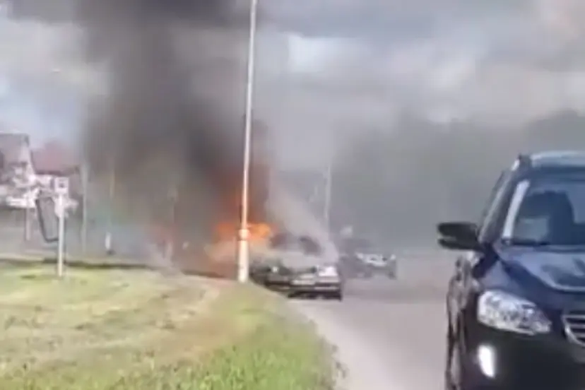 neries krantineje dege automobilis