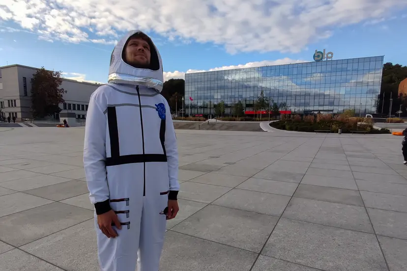 netiketu studentu dienu kosmonautas
