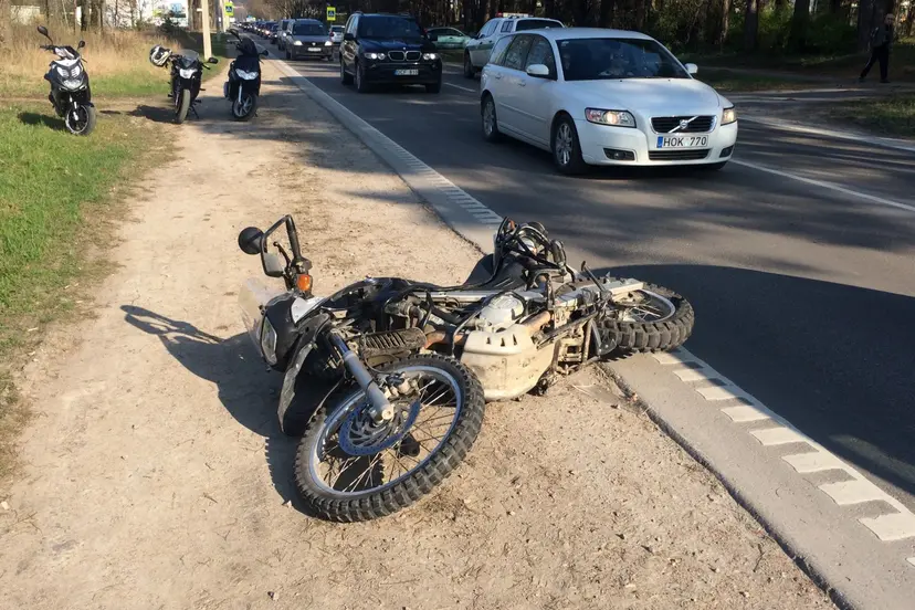 partrenktas motociklininkas11
