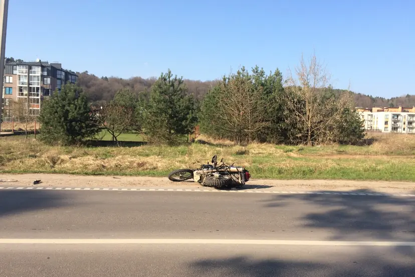 partrenktas motociklininkas3