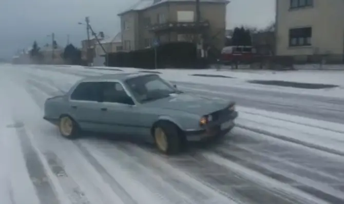 pesciuju pereju gatveje su bmw soniniu slydimu