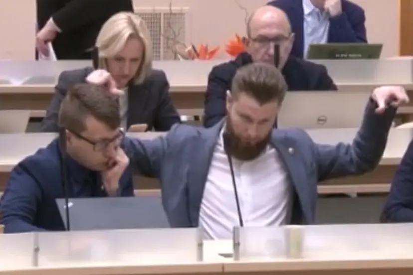 pirstu kombinacijos