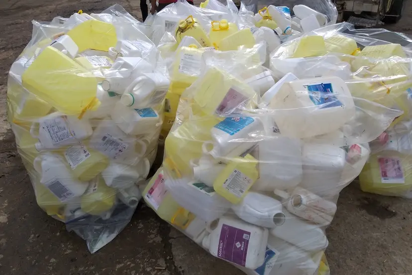 plastiko pakuociu atliekos