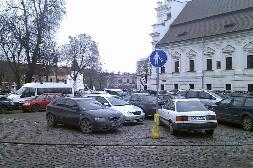 rotuses aikstes automobiliai 1
