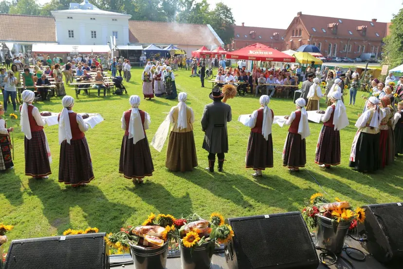 s01