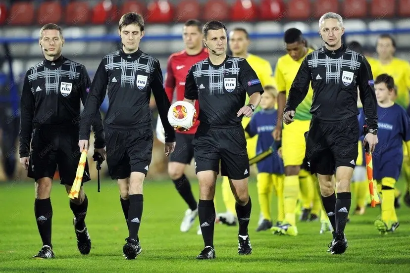 saulius dirda desineje foto fc anjiru 75924235