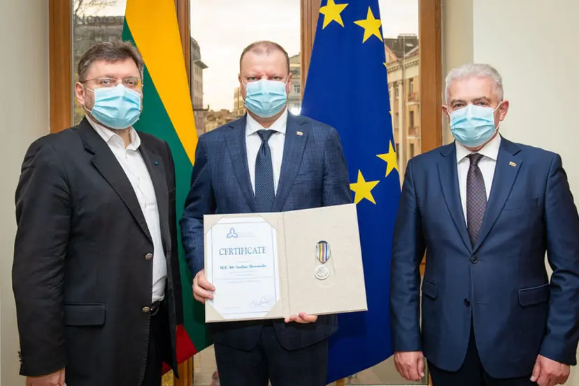 saulius skvernelis apdovanotas medaliu