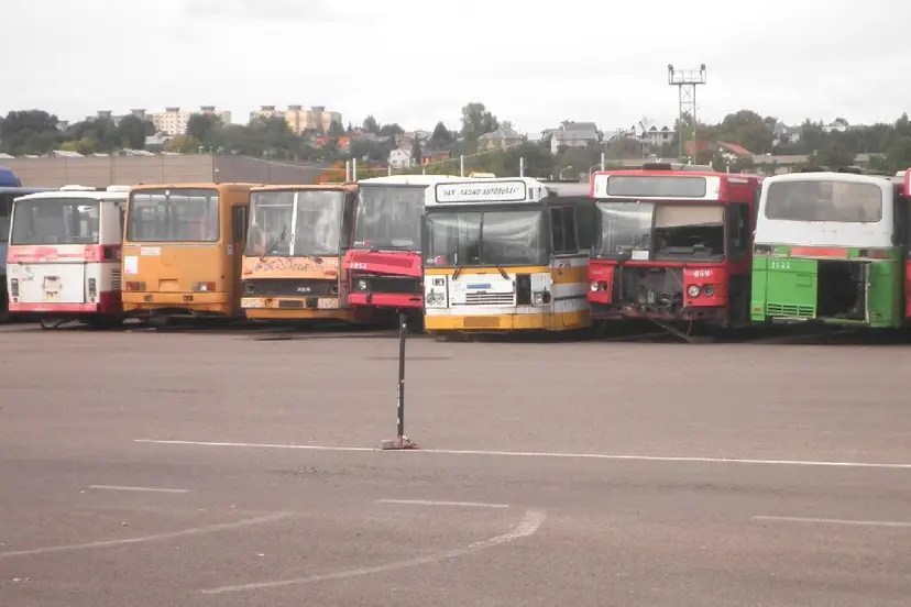 seni autobusai