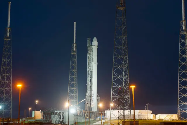 spacex raketa spacexcom nuotr