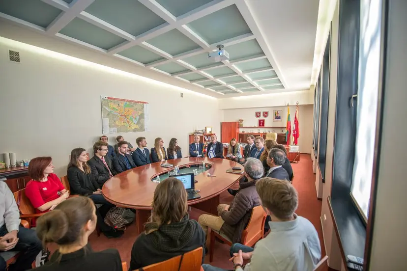 studentai tvarke ydu kapines 16