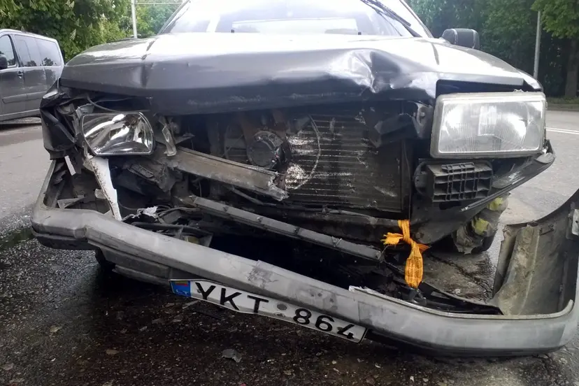 sudau ir paliko automobil 3