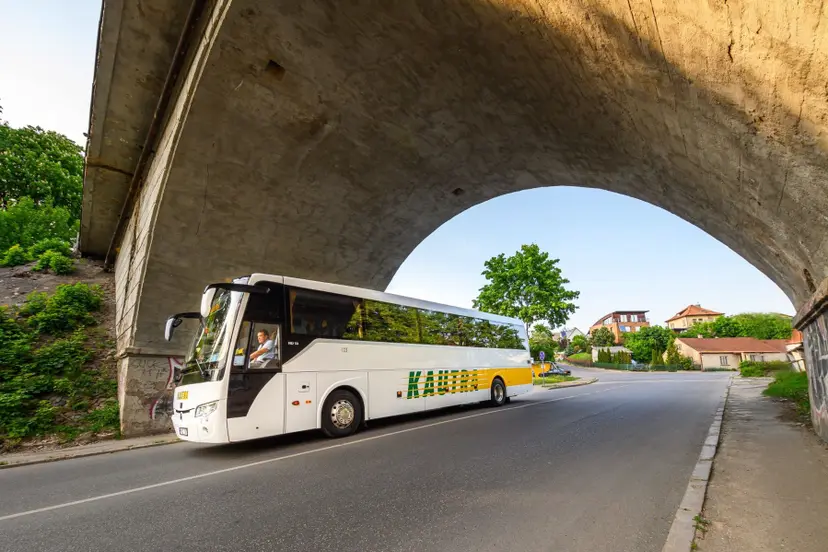 tarpmiestinis autobusas