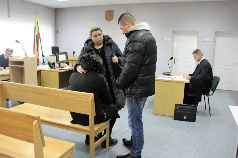 ziauriu smurtu ir prievarta kaltinamas paauglys is jurbarko stojo prie 83345847