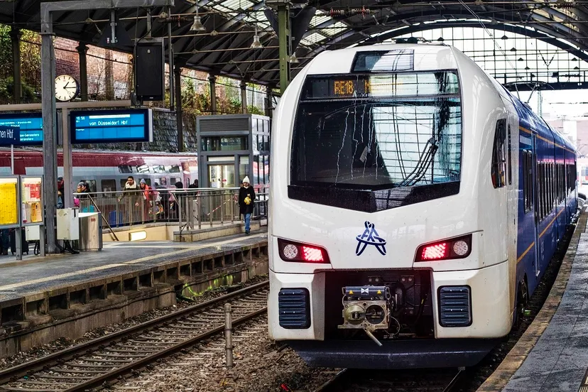 re18 aachen hauptbahnhof door wouter roosenboom