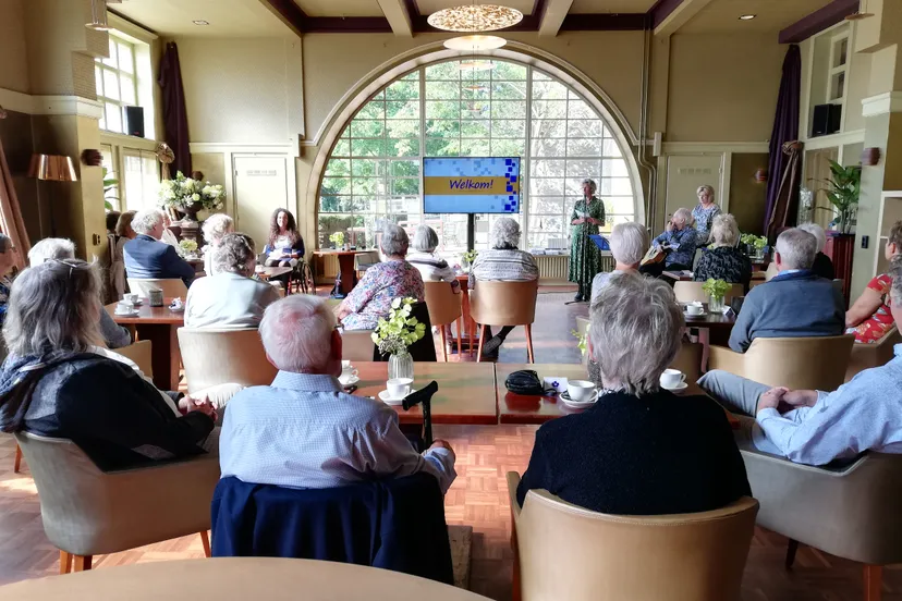 210922 foto uitreiking boekje