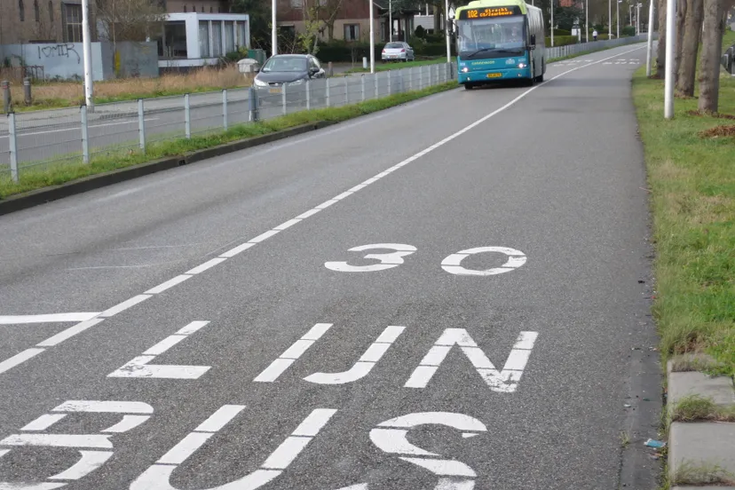 busbaan met bus