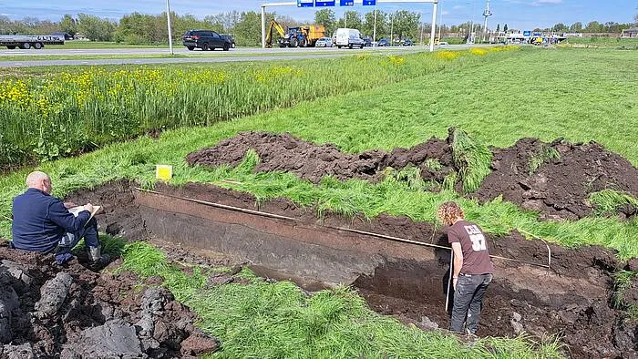 csm archeologisch veldwerk rond de oostelijke oever van het kanaal links de meerndijk foto afdeling erfgoed gemeente utrecht cf648c25f6