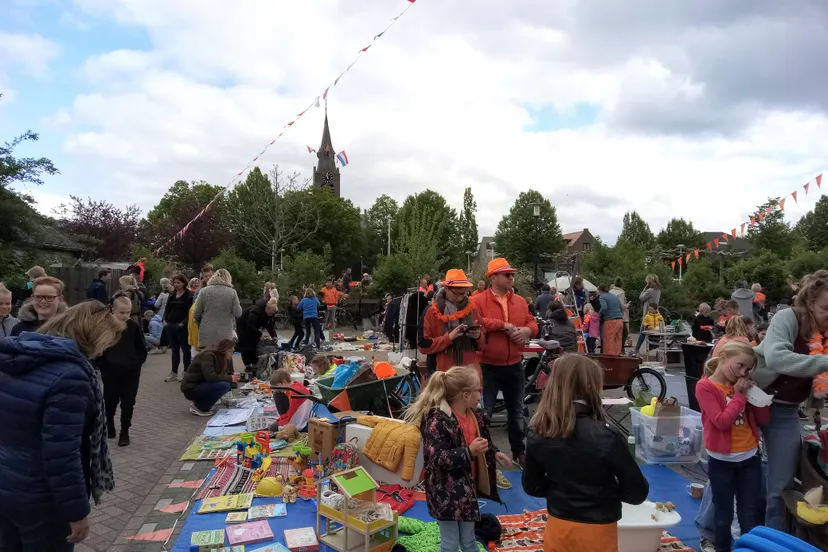 foto 1 kleedjesmarkt in de meern 1