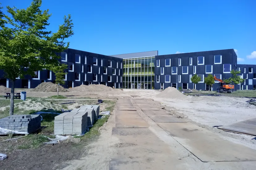 foto werkzaamheden buitenterrein sportcampus