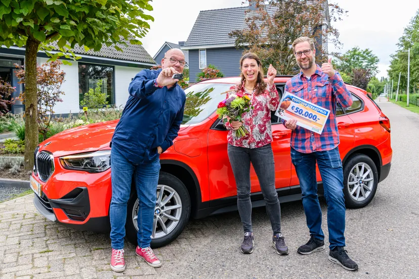 marieke en niels winnen 50000 euro en een gloednieuwe auto bij de postcode loterij