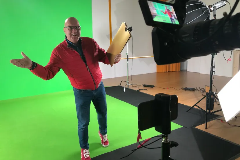 postcode loterij ambassadeur gaston starreveld verrast winnaars middels een videogesprek 1