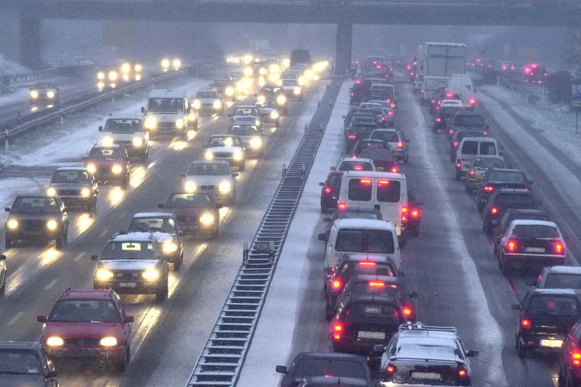 stau winter ruesten urlaubsreise