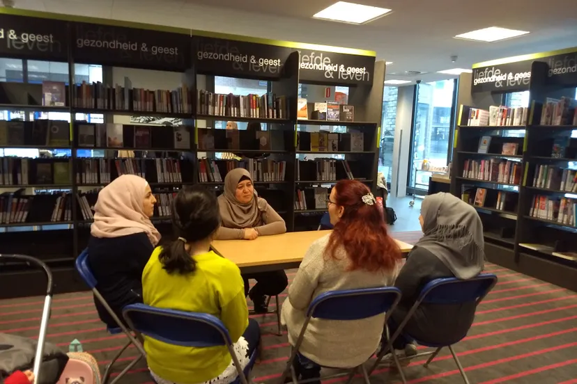 taalcaf in de bibliotheek vleuterweide
