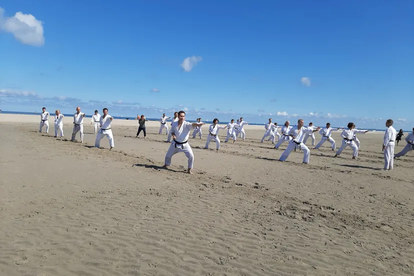 trainen op het strand