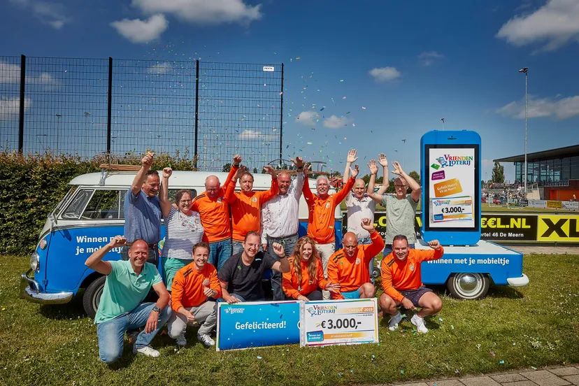 voetbalvereniging de meern ontvangt 3000 euro extra van vriendenloterij