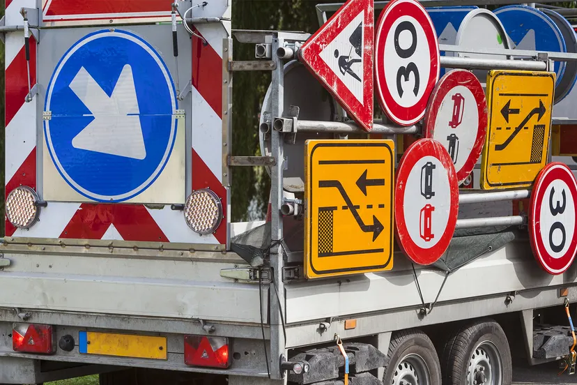 aanhanger met verkeersborden flevo