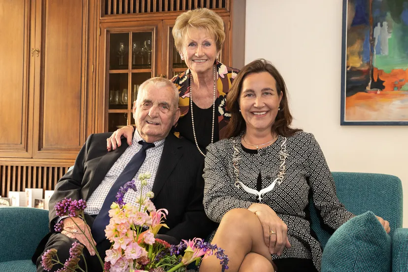 bruidspaar ligt 60 jaar getrouwd