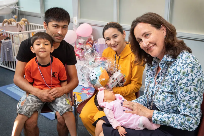 burgemeester met baby fatima