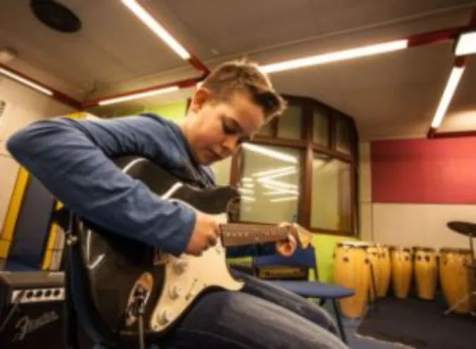 jongeren gitaar 1 kubus lelystad