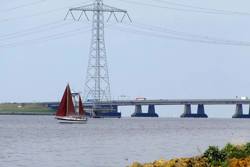 langs zuidermeerdijk ketelbrug en het ijsselmeer