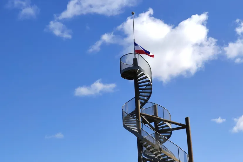 lelystad airport vlag onderste boven