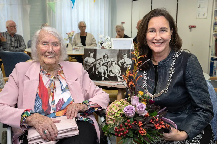 mevrouw veenland 100 jaar verkleind