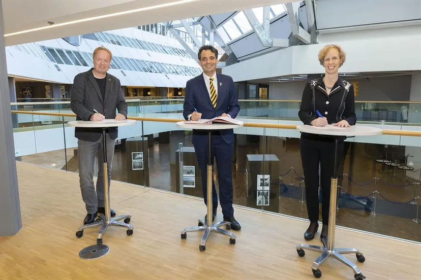 ondertekening huisvesting leraren