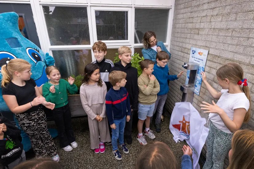 onthulling watertappunt basisschool de helmstok fotostudio wierd