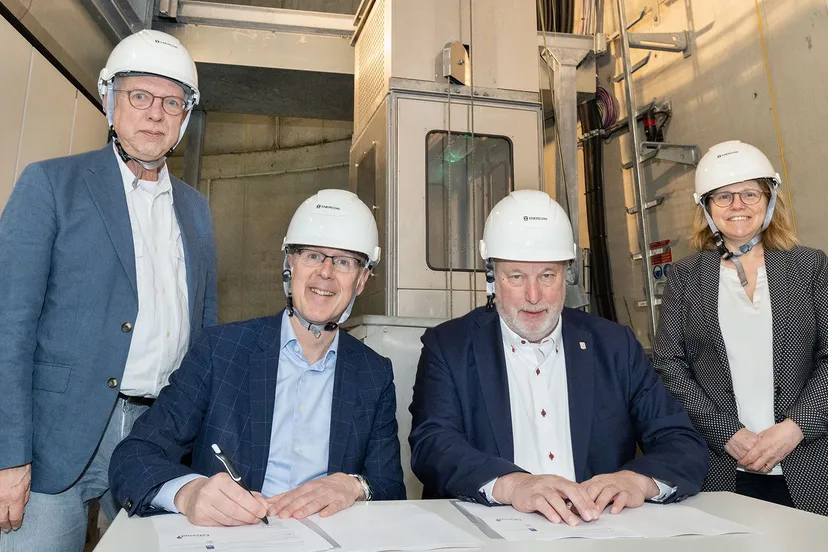 persfoto tekenmoment intentieovereenkomst windplan west