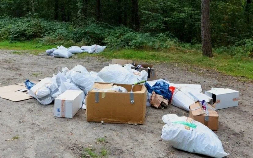 zakken hennep afval gedumpt
