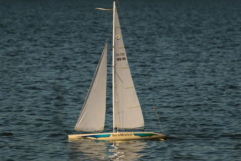 zeilboot noname 13 via pixabay