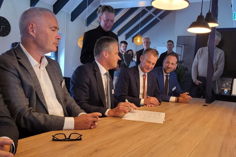 ondertekening convenant door sjaak simonse prov flevoland