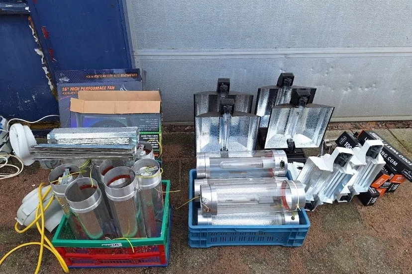 aangetroffen goederen hennepplantage persbericht gem lelystad