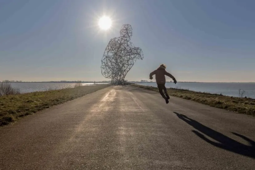 hurkende man prov flevoland