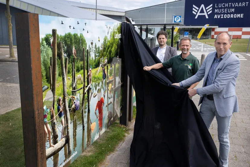 onthulling informatiebord visit lelystad fotostudio wierd