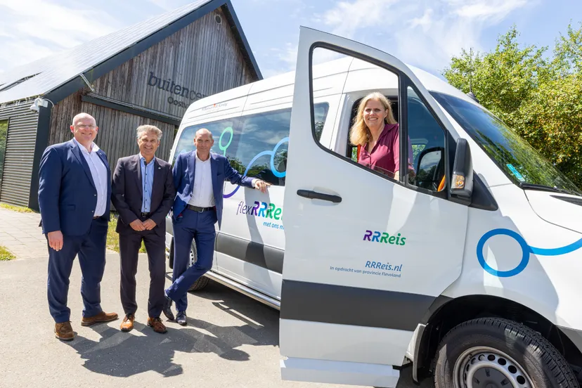 Officiele start flexrrreis (© prov Flevoland)