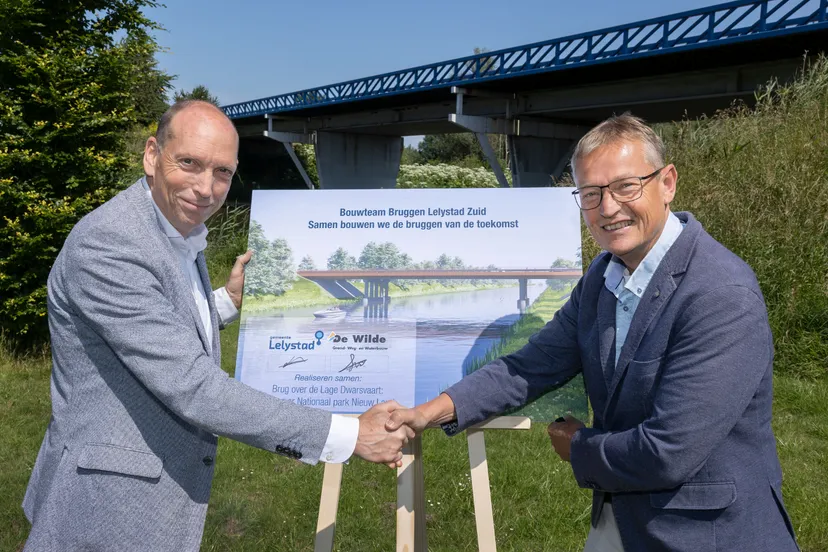 Ondertekening brug Buizerdweg (© Fotostudio Wierd)