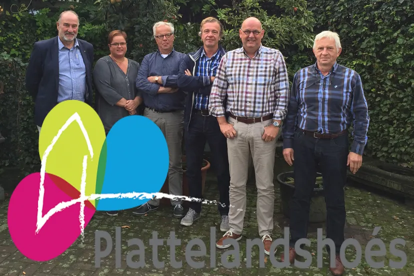 15 09 14 03 bestuur per 14 09 2015 met logo bewerkt 2