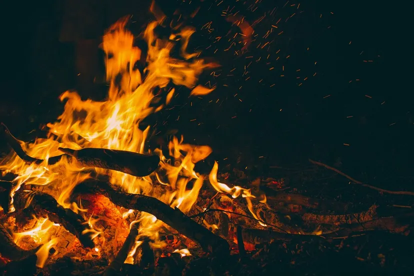 bonfire 1835829 1920