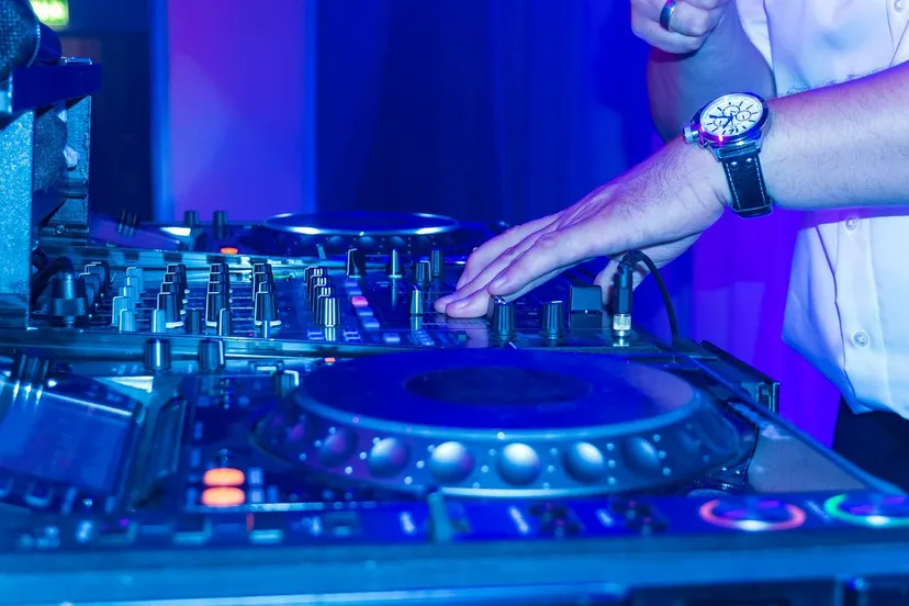 dj 228999 1280